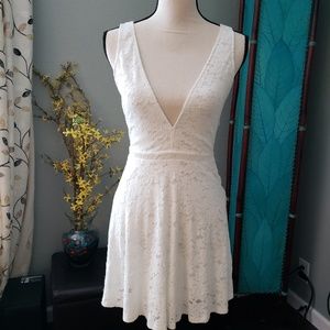 NWT • Show Me Your MuMu white lace dress